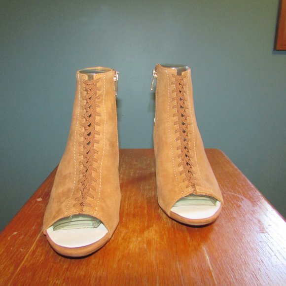 Quimby lace up style bootie - Picture 3 of 8